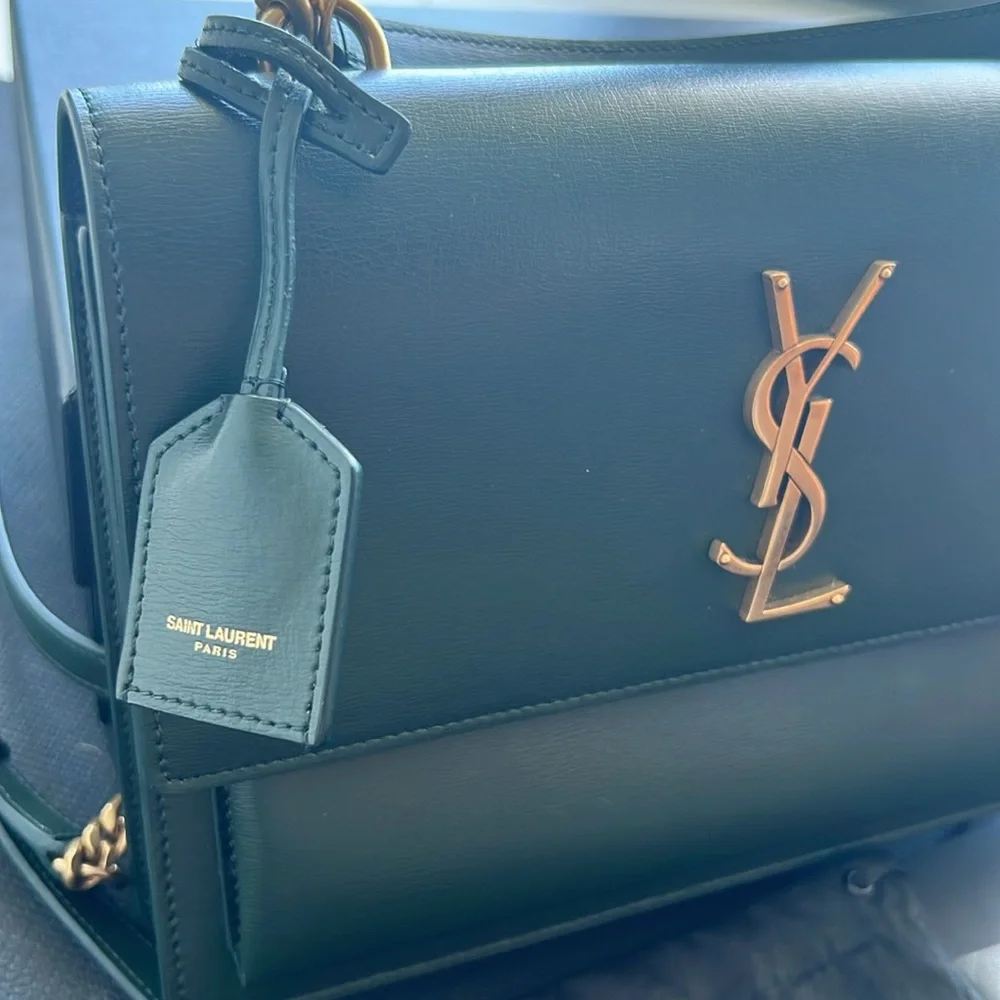 Authentic Saint Laurent Green Leather Shoulder Bag with Iconic YSL Logo. - Picture 2 of 16